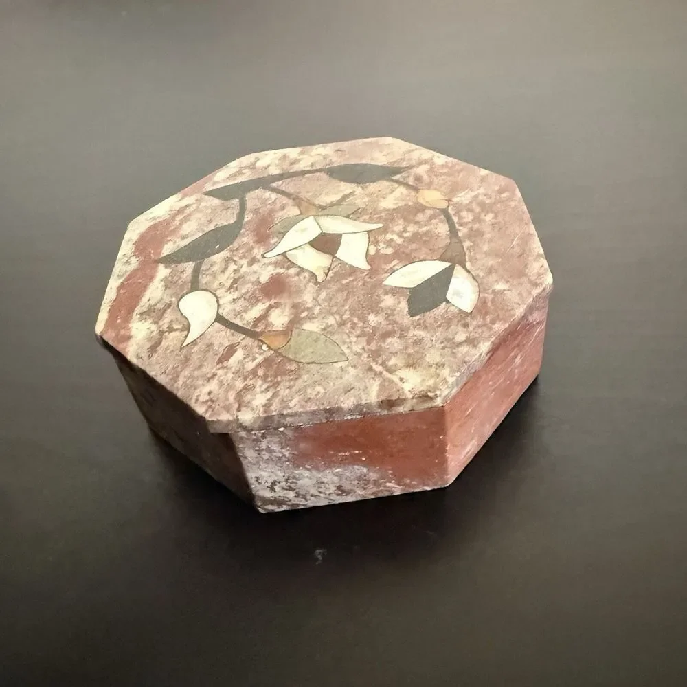 Soapstone Trinket box mother of pearl inlay Flowers‎ Soni International India